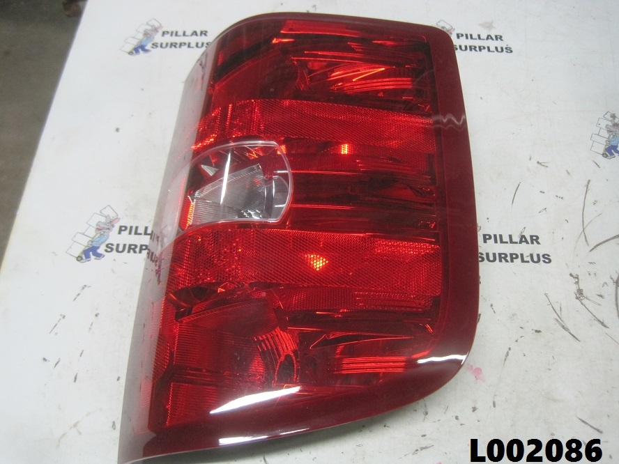 GM Left Hand Tail Light Assembly 25958482
