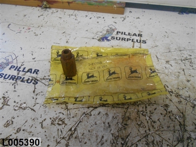 John Deere Adapter Fitting R37460