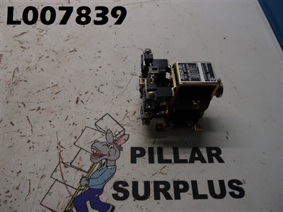 ALLEN-BRADLEY BULLETIN 200 PILOT (HEAVY) DUTY CONTROL RELAY 200-M720561